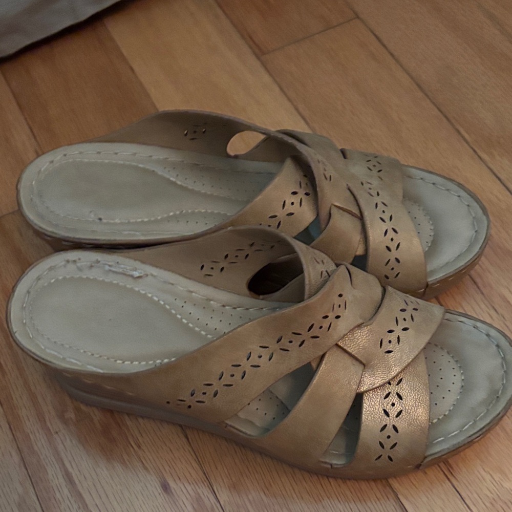 Women's Tan Wedge Sandals